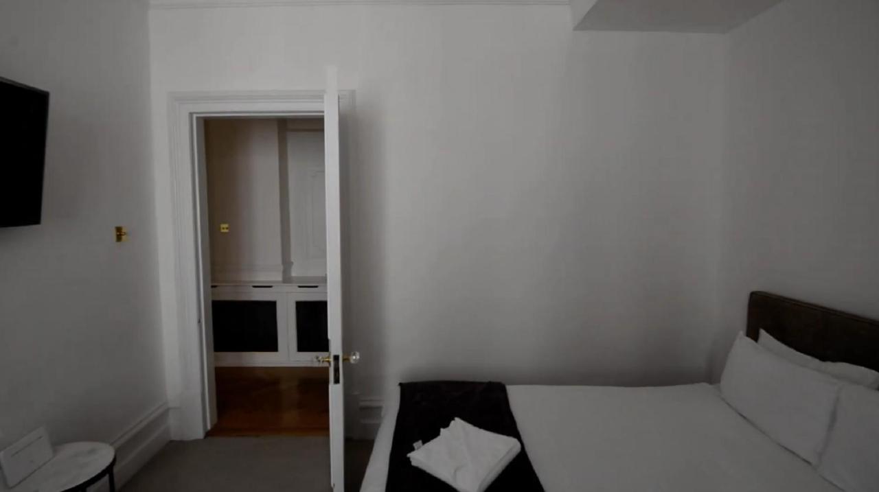 Apartment Beautiful 2-bed Flat In *