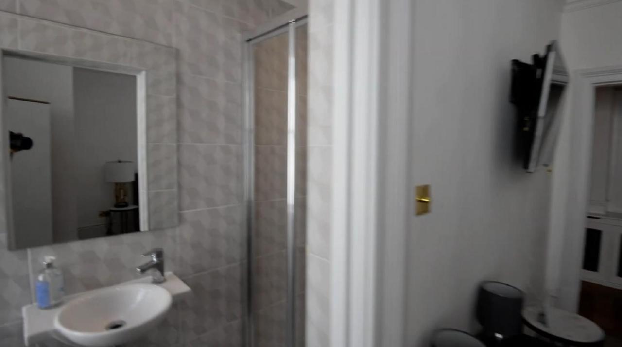Beautiful 2-bed Flat In Apartment