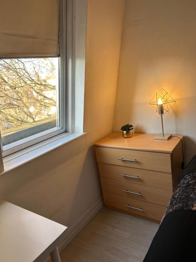 Redecorated Double With Shared Bathroom -rm3 Guest house *