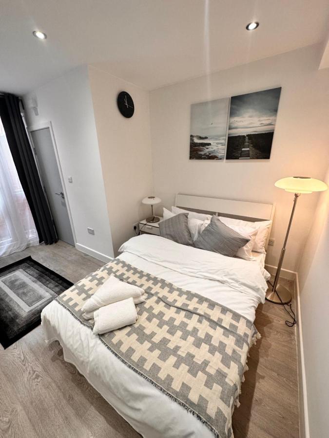 Pensión Double And Single In Bromley By Bow