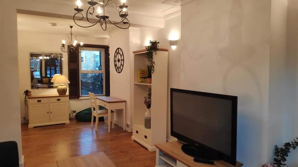 Apartment Fulham Fancy - Cosy 4 Bedroom With Garden Near Hammersmith And Fulham By The River ! London