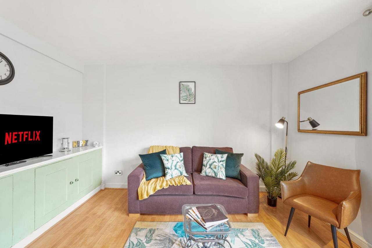 Dream Key Chelsea: Serviced With Netflix Apartment