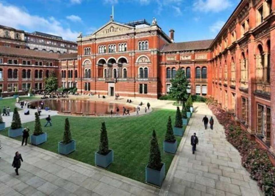 Apartment Charming With Private Balcony, On 1st Floor, With 2 Bathrooms, 3 Min Walk To Earl's Court Station London