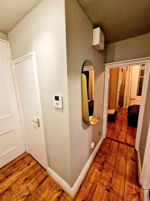 Beautiful Victorian In Hyde Park By Tube Stations - No Stairs Apartment *