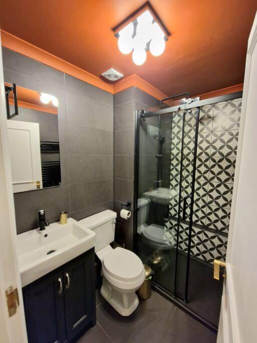Beautiful Victorian In Hyde Park By Tube Stations - No Stairs Apartment *