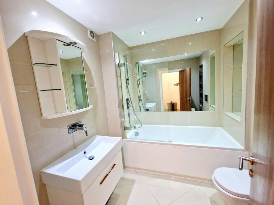 Leilighet Modern Hyde Park With Private Entrance & Private Back Patio Near Bayswater & Paddington Stations