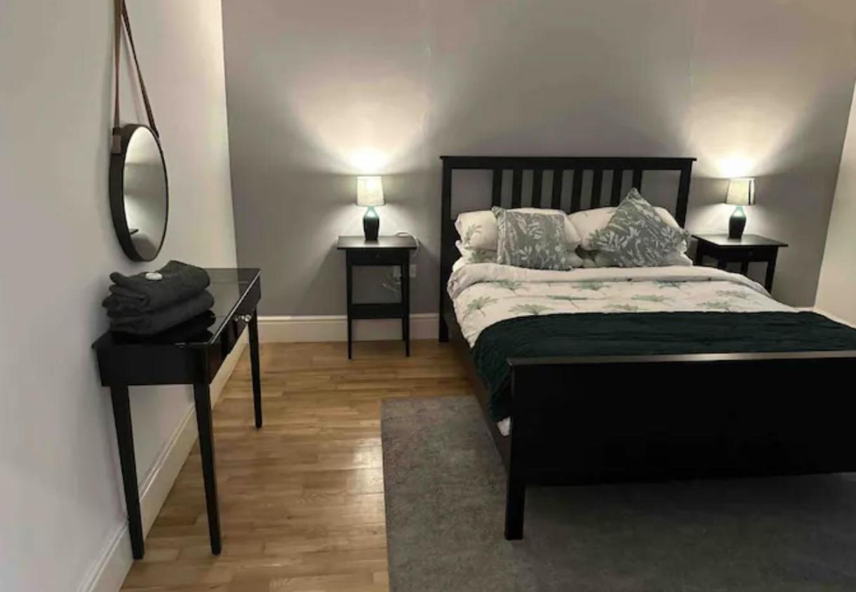 Apartment One Bed Near The River Thames. *