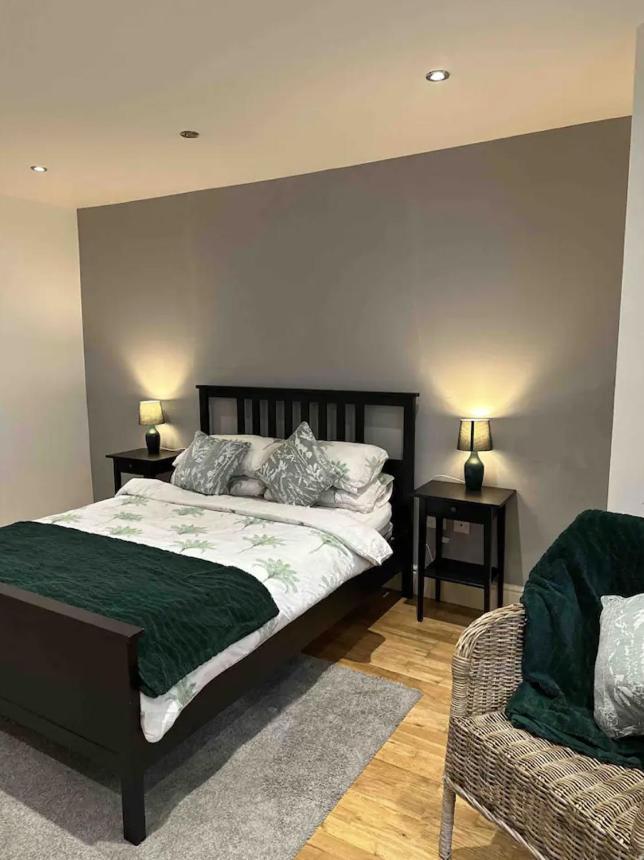 One Bed Near The River Thames. London