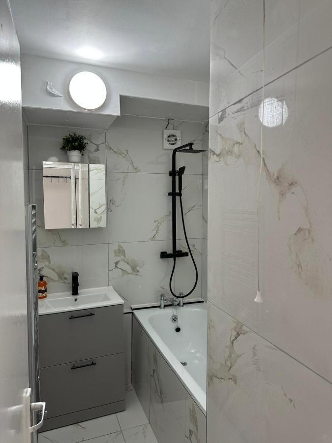 Apartamento Lovely 3-bed In *