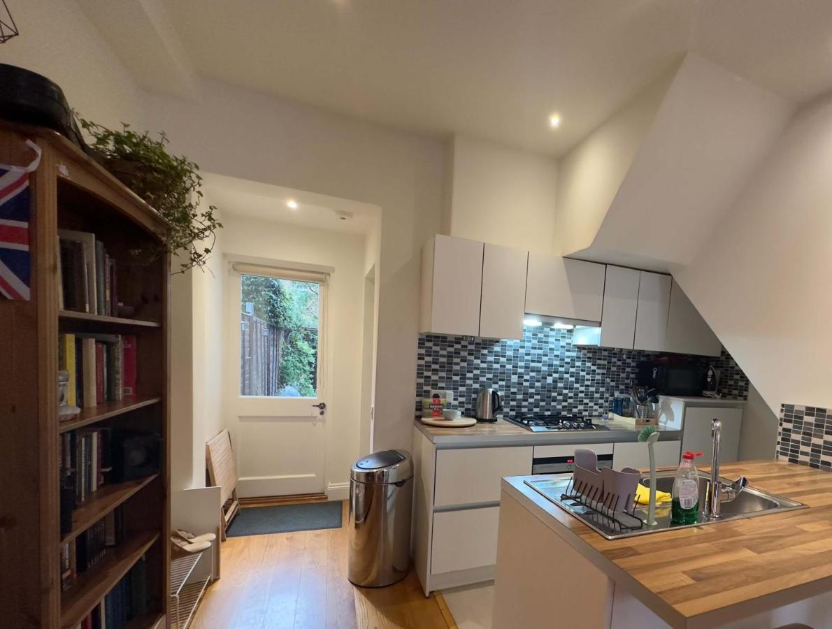 Apartment Pretty Little Mews House London