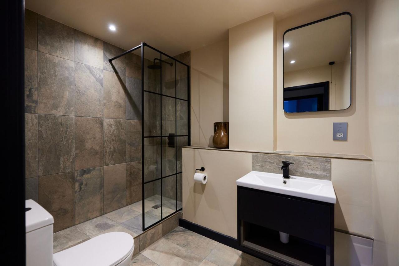 The Whitechapel Place - Stunning 2bdr Flat With Balcony Londen