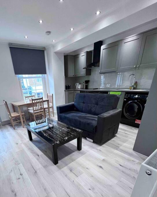Flat 5 Crawford St, 1 Bedroom, 1 Bathroom Flat Leilighet