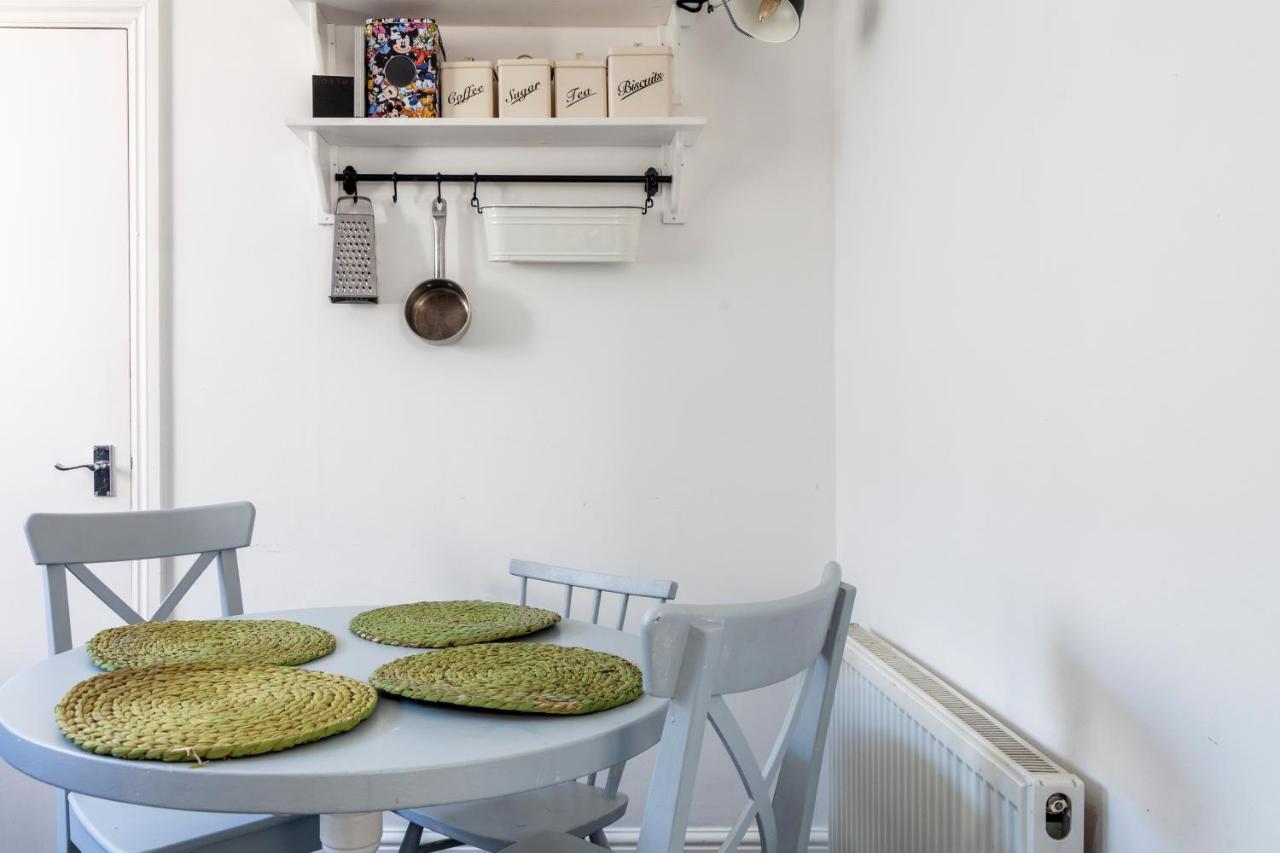 Amazing 2bdr Near Park, Herne Hill Apartment
