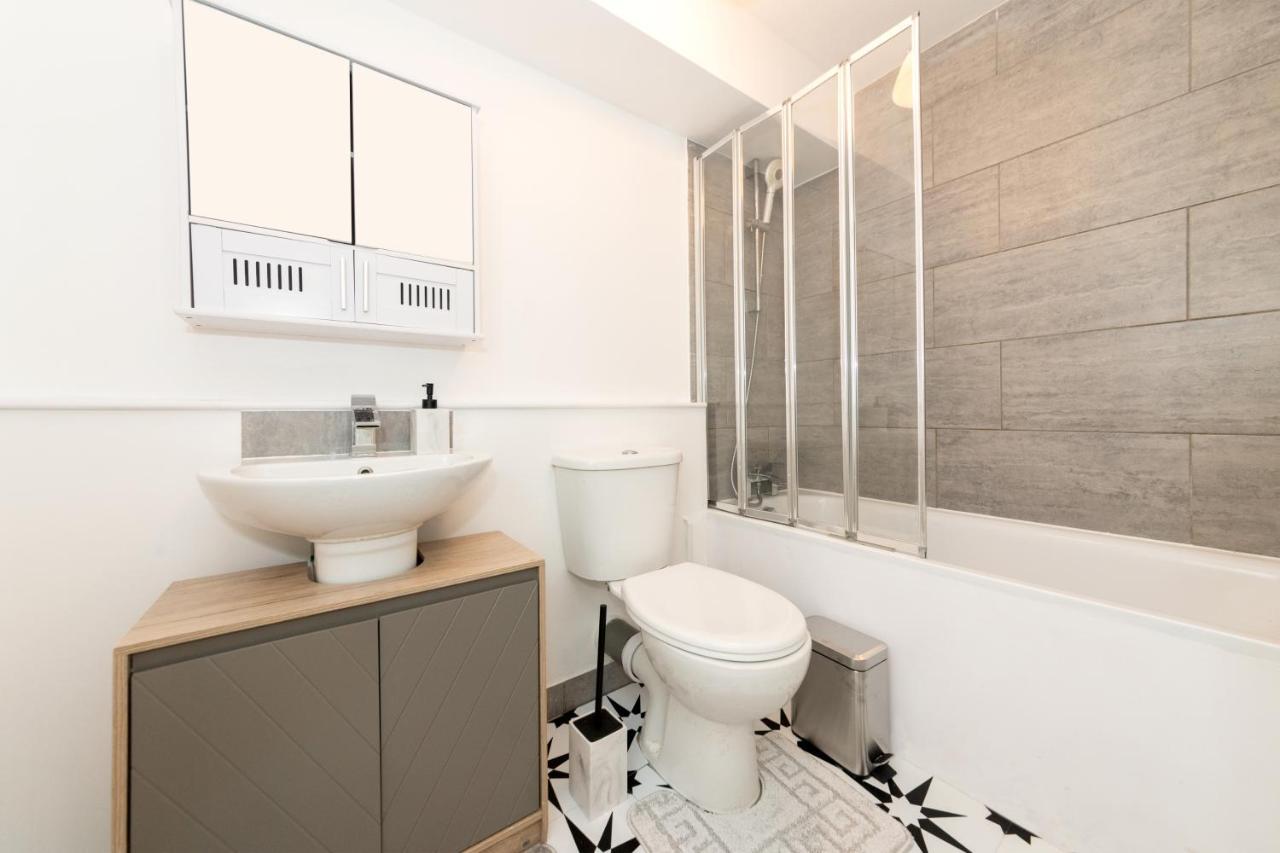 Urban Modern Near Warren Street Apartment London