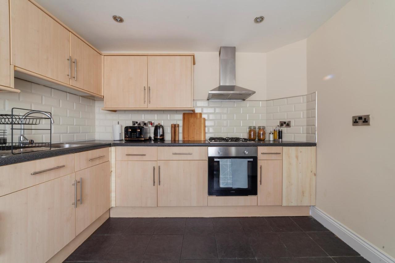 Arte Serviced Stratford - 3 Bedrooms 2 Bathrooms London, Stratford, Maryland, Free Parking, Garden, Weekly Or Monthly - Up To 8 Guests Feriehus *