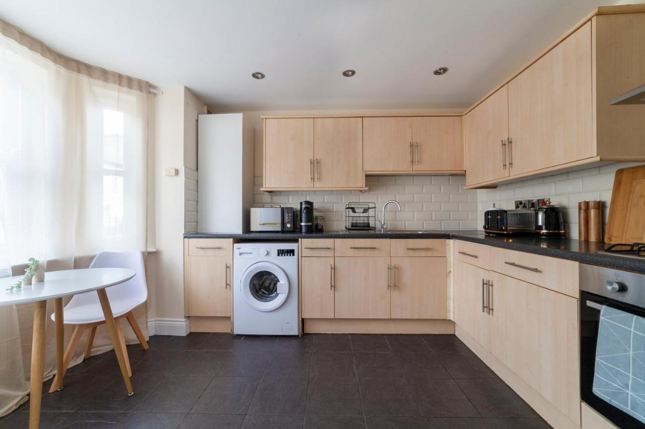 Arte Serviced Stratford - 3 Bedrooms 2 Bathrooms London, Stratford, Maryland, Free Parking, Garden, Weekly Or Monthly - Up To 8 Guests Feriehus *