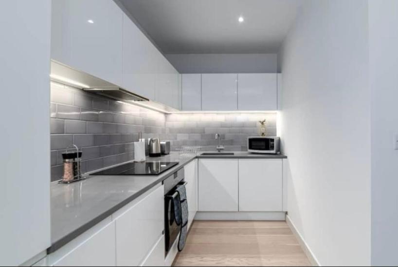 Privat overnatting Contemporary Overlooking Barrier Park *