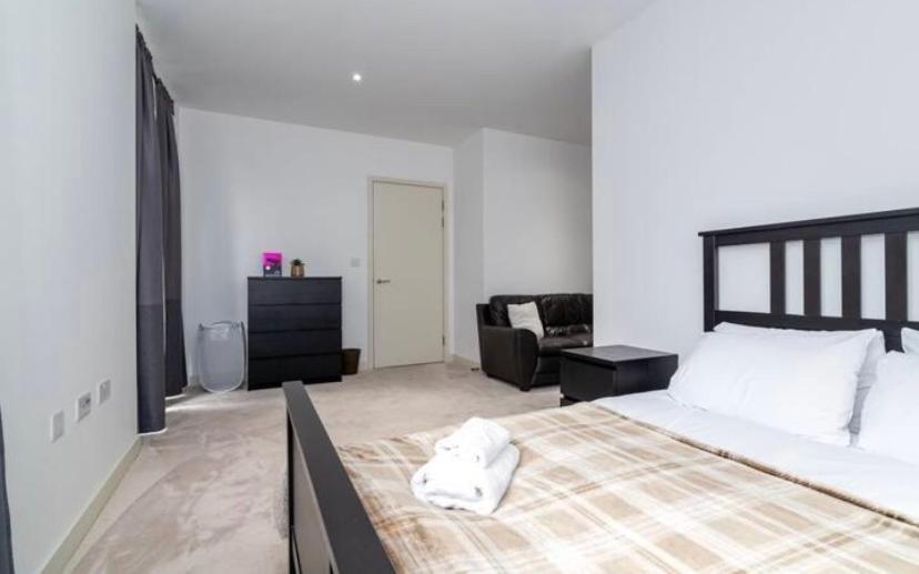 Contemporary Overlooking Barrier Park Privat overnatting