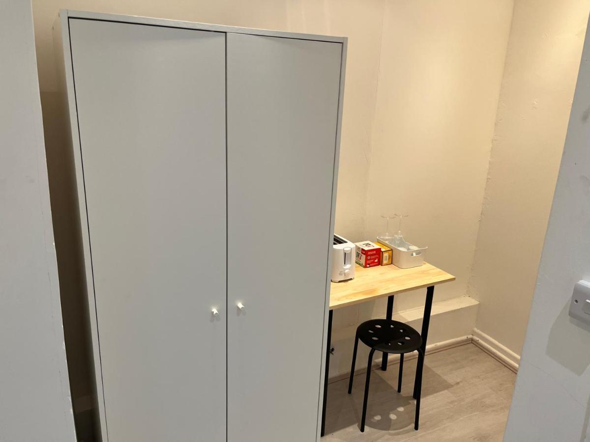 Bed & Breakfast Y2 London