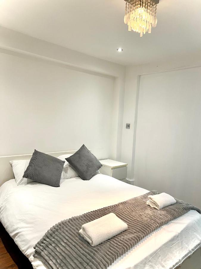 Canary Wharf Holiday Hotell 4*