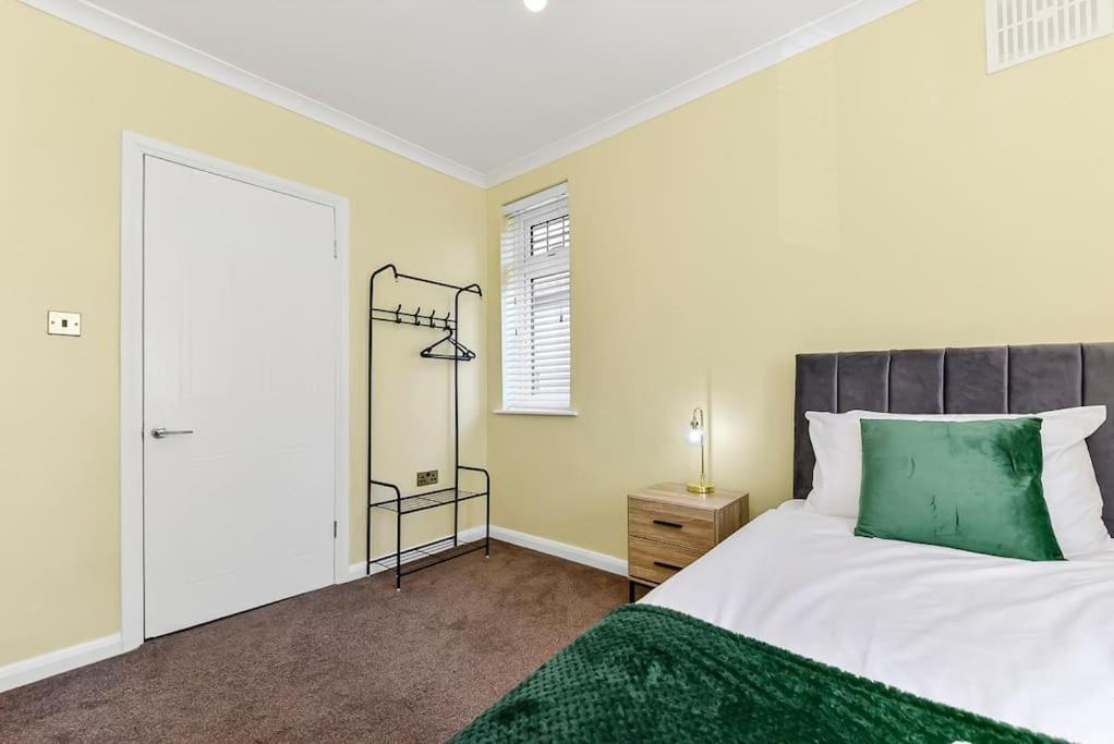 3br Home/fast Wi-fi/ Quiet Road * London