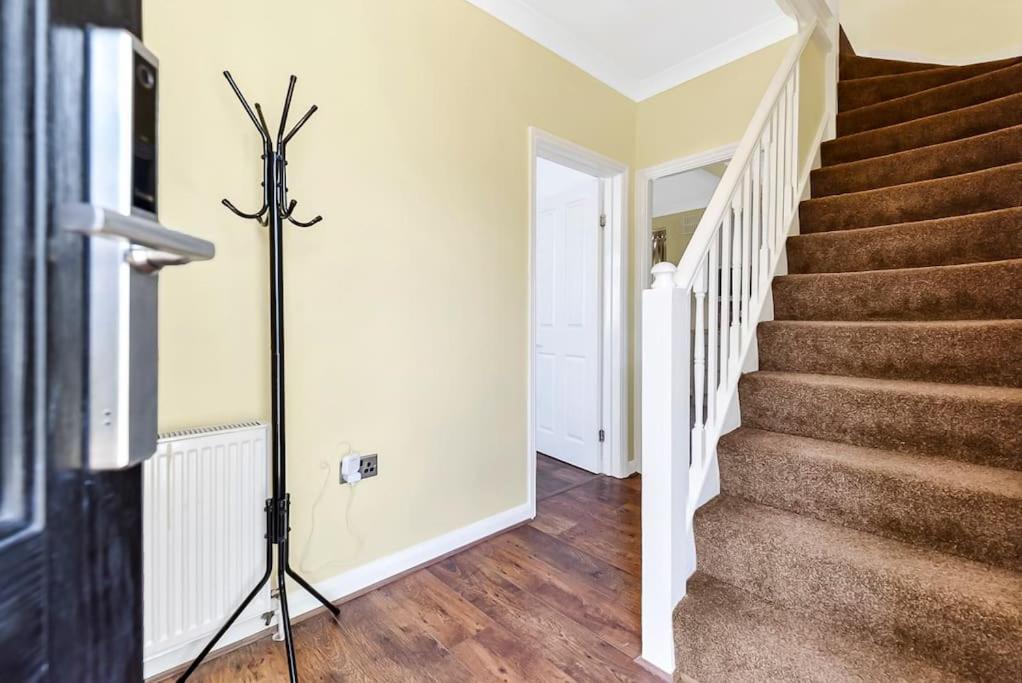 3br Home/fast Wi-fi/ Quiet Road * London
