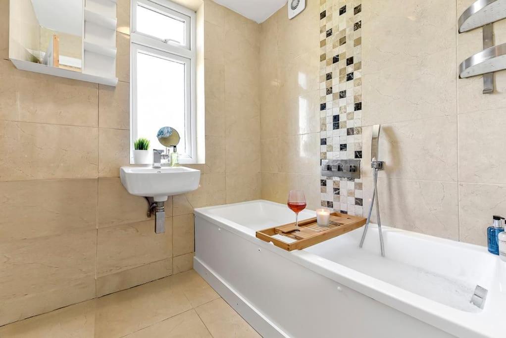 3br Home/fast Wi-fi/ Quiet Road London