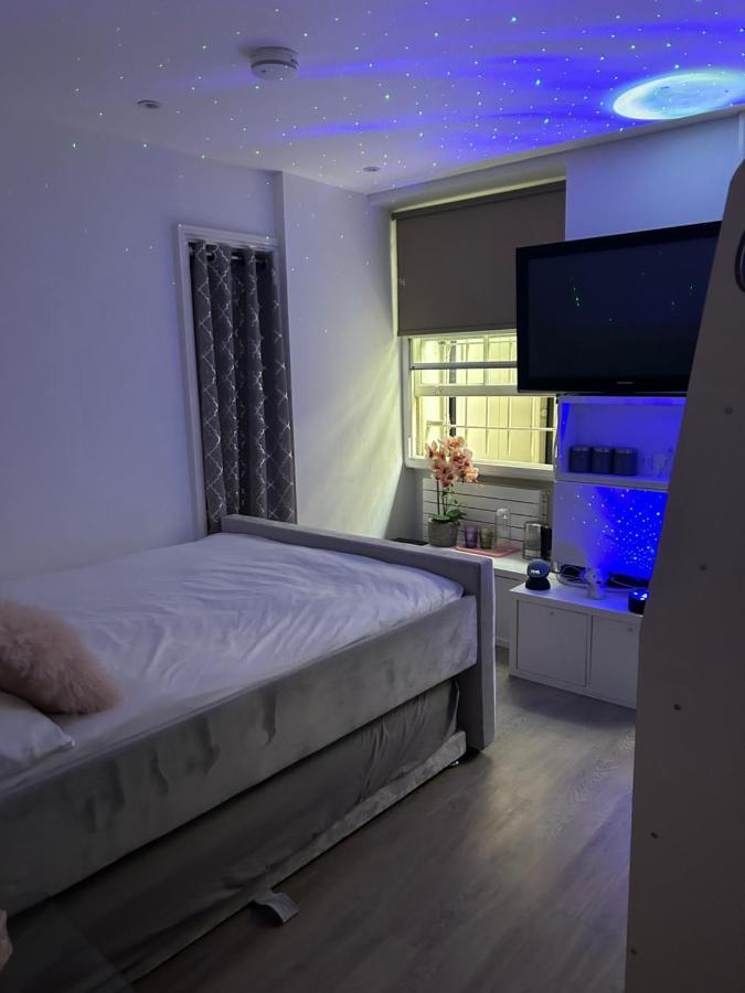Oasis: Urban Retreat With Breakfast And Yoga London