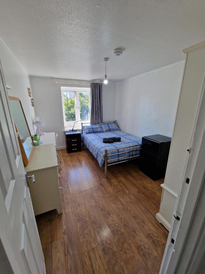 Cozy Double Bedroom In Zone 1-2 *