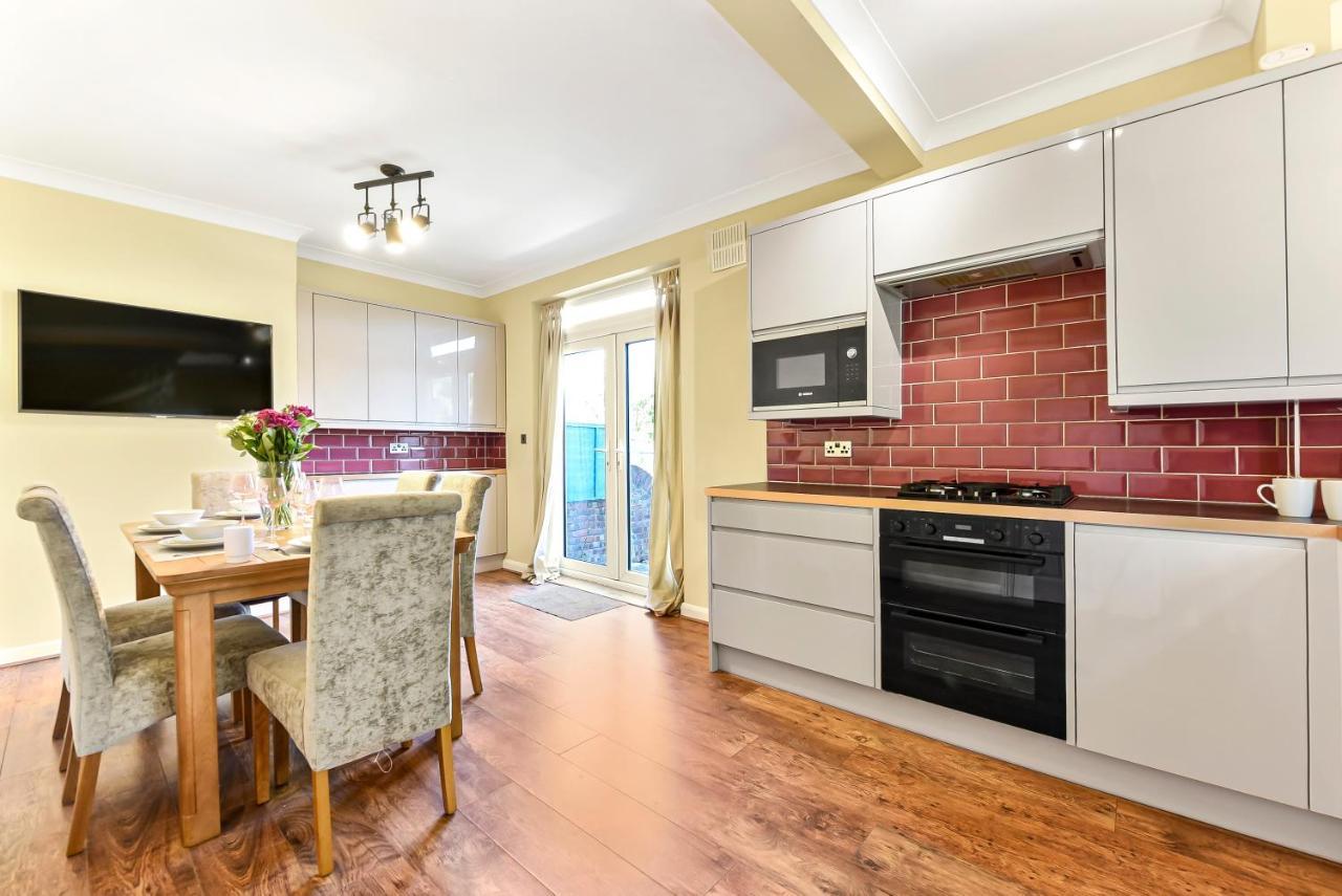 Apartment 3br Home/fast Wi-fi/ Quiet Road London