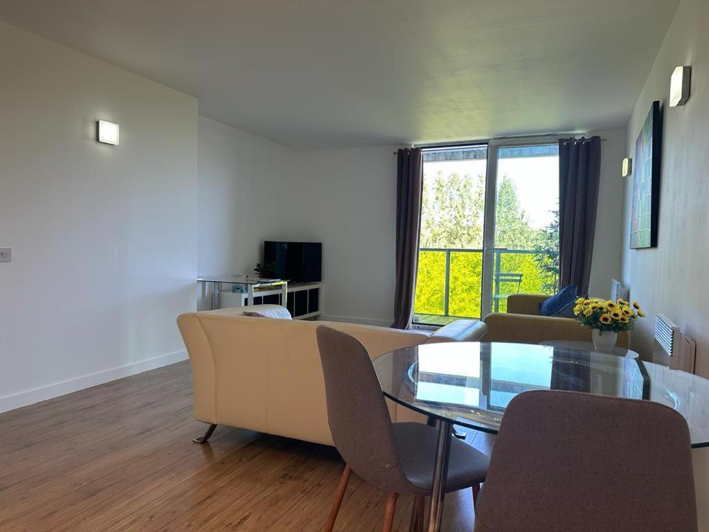 Appartement Luxury Modern 1 Bedroom With Balcony Londen