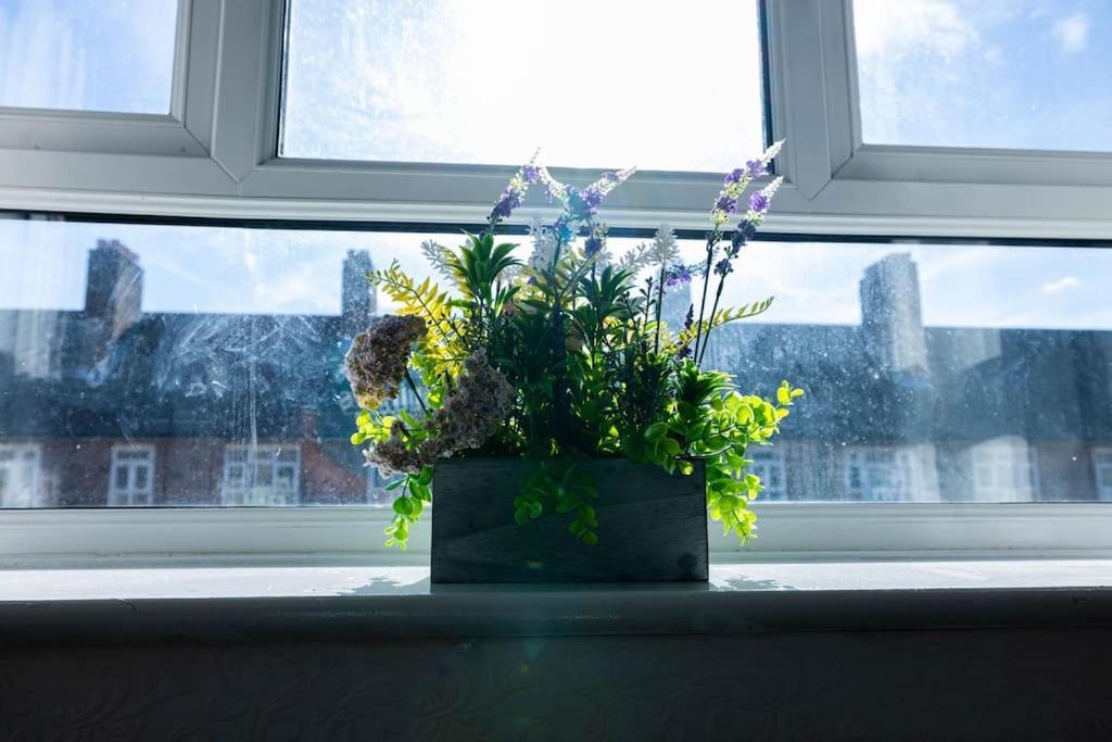 Pristine 3 Beds Hackney E9 * Londres
