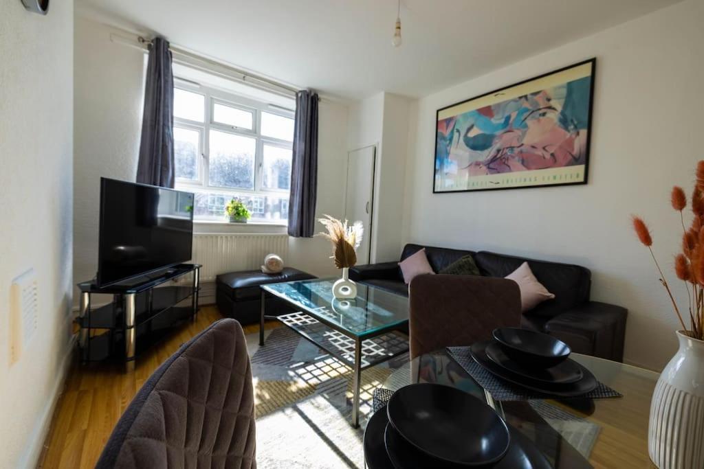 Apartamento Pristine 3 Beds Hackney E9 *