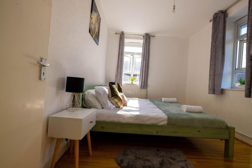 Apartamento Pristine 3 Beds Hackney E9 *