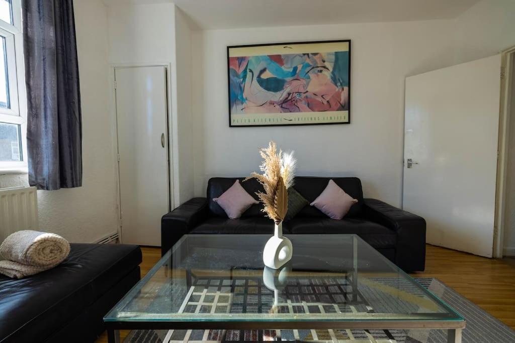 Apartamento Pristine 3 Beds Hackney E9