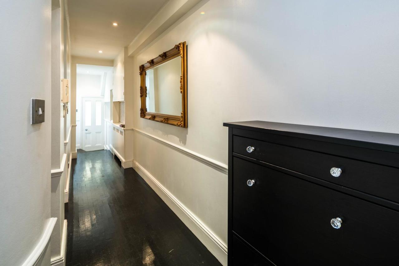 Spacious 1 Bedroom / Gloucester Road / Harrods Leilighet London