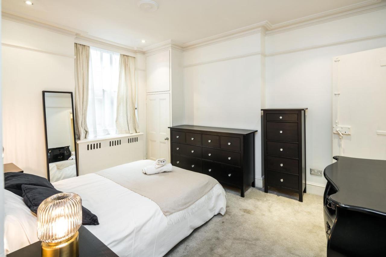 Spacious 1 Bedroom / Gloucester Road / Harrods Leilighet London