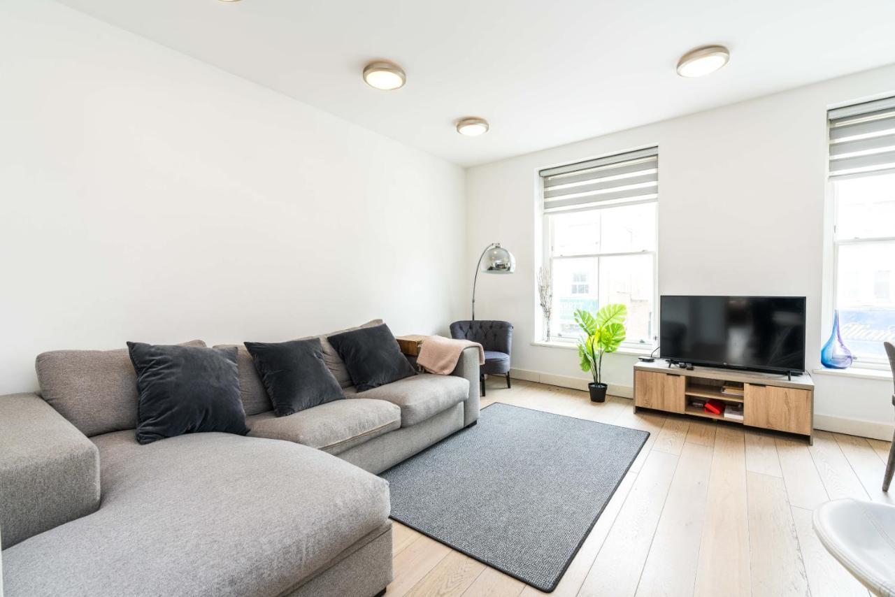Spacious 2 Bedroom / Earls Court / Kensington Apartment *