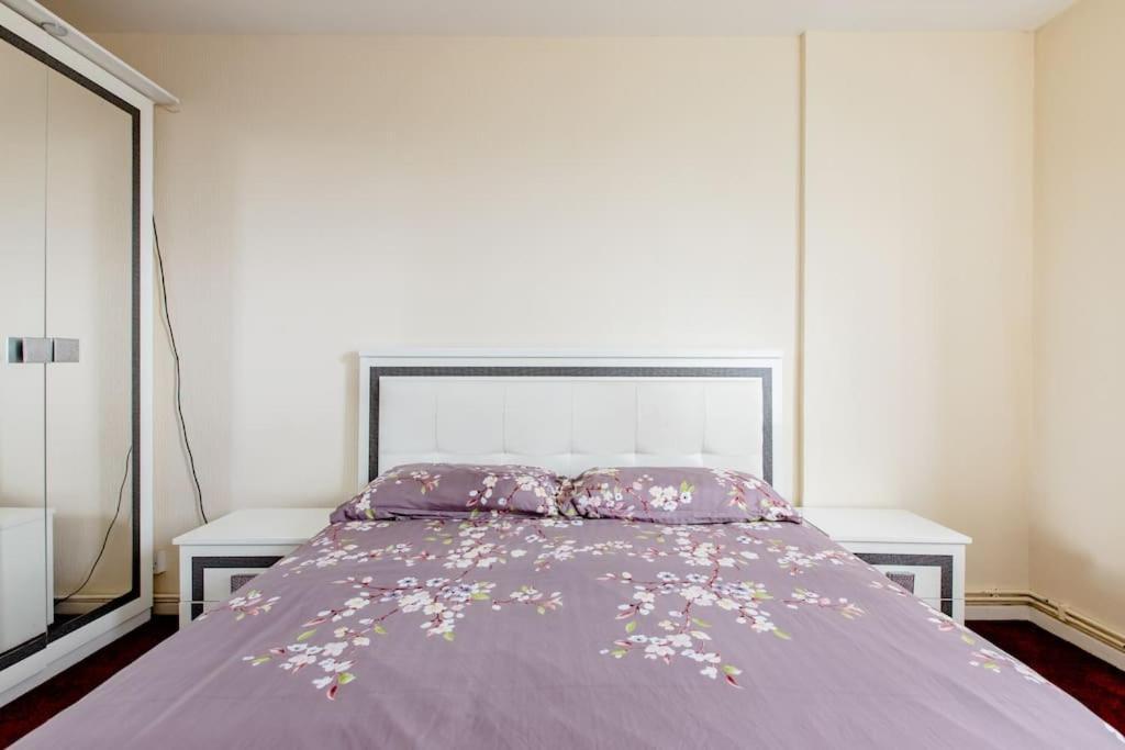 One Bed - 25 Mins From Bridge Appartement Londen