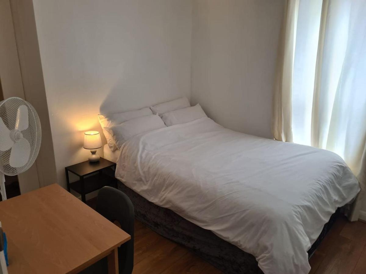Feriehus Close To Tower Bridge - 4 Bedroom House - 3 Bathrooms - Free Parking 3 Cars - Sleep 9 *