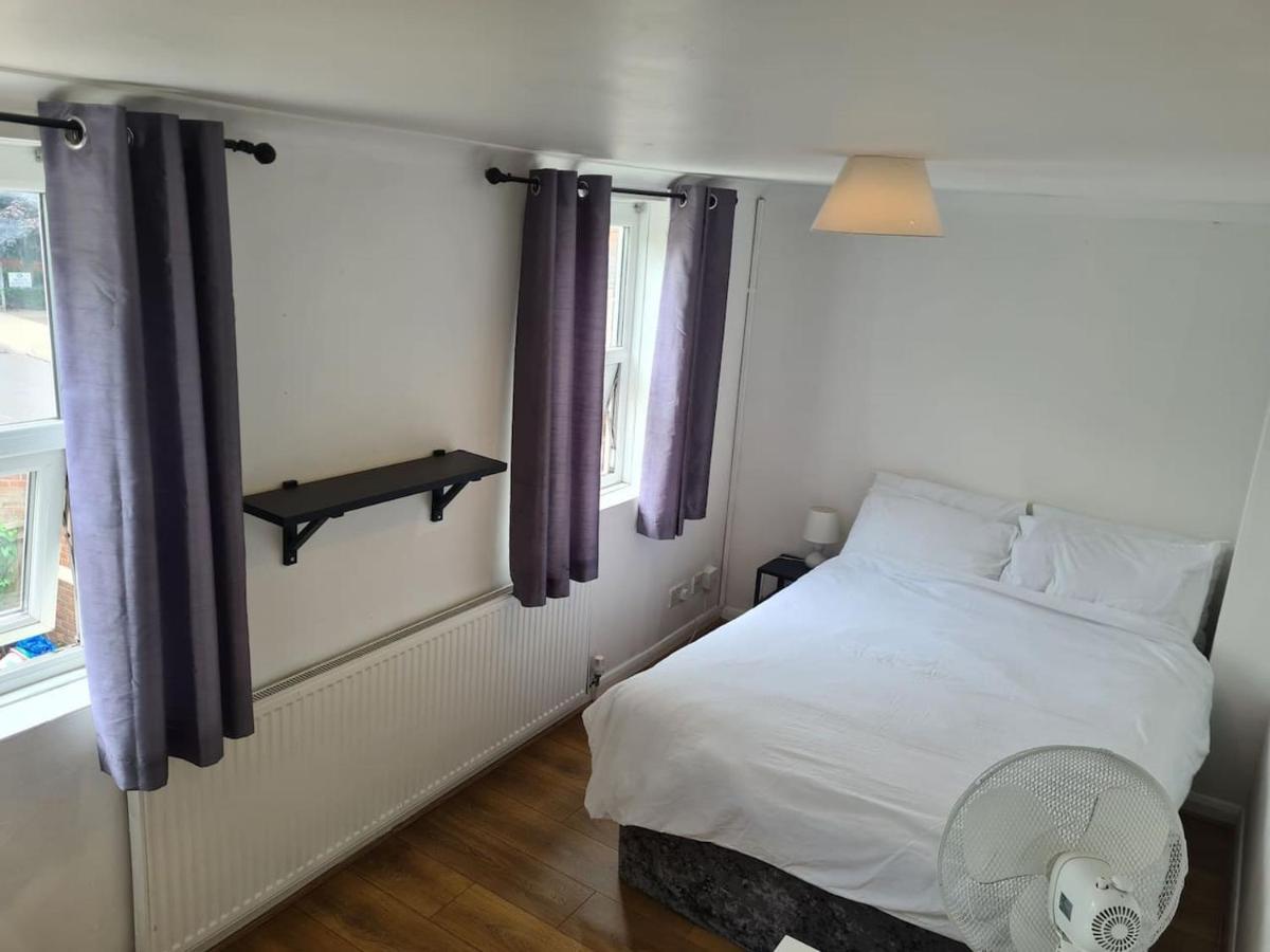 Feriehus Close To Tower Bridge - 4 Bedroom House - 3 Bathrooms - Free Parking 3 Cars - Sleep 9 *