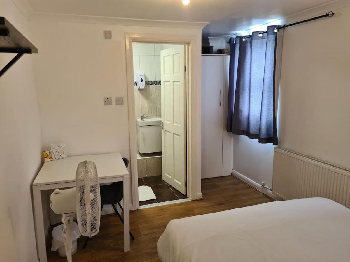 Feriehus Close To Tower Bridge - 4 Bedroom House - 3 Bathrooms - Free Parking 3 Cars - Sleep 9 *