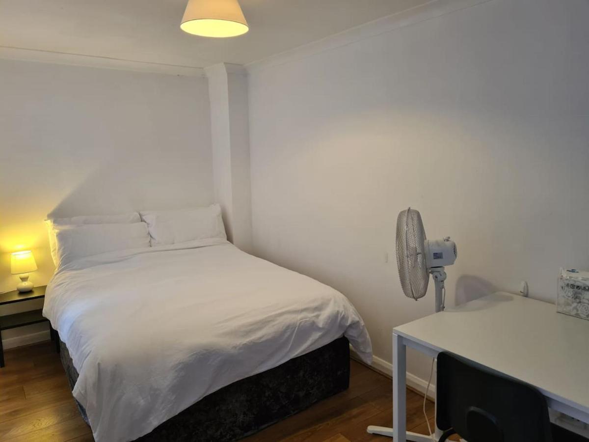 Feriehus Close To Tower Bridge - 4 Bedroom House - 3 Bathrooms - Free Parking 3 Cars - Sleep 9