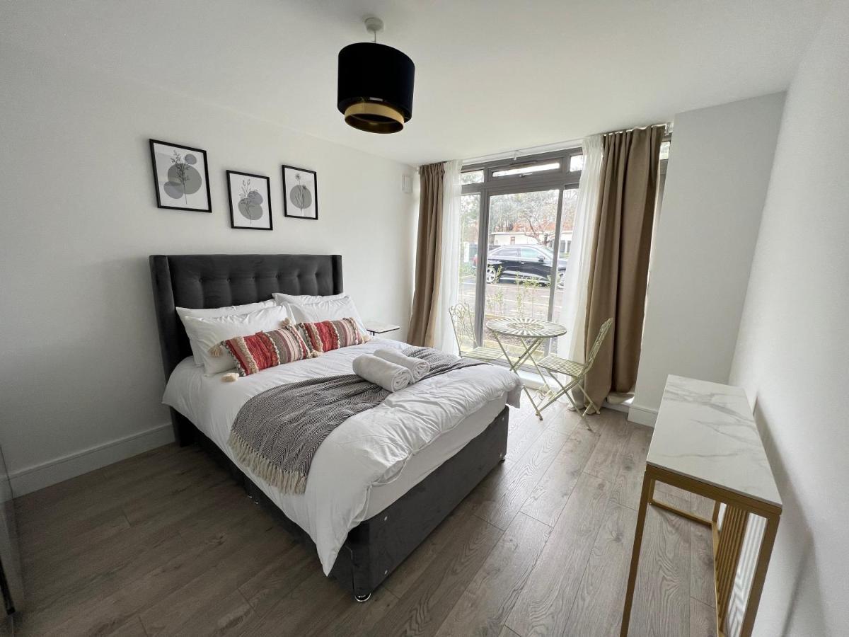 C5, Spacious 3 Bedroom Flat In Wembley *