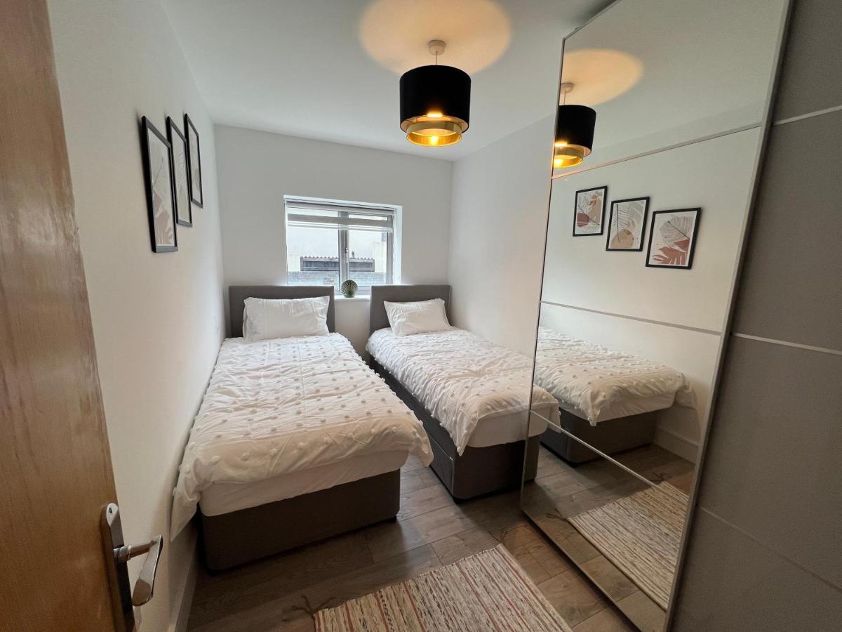 C5, Spacious 3 Bedroom Flat In Wembley