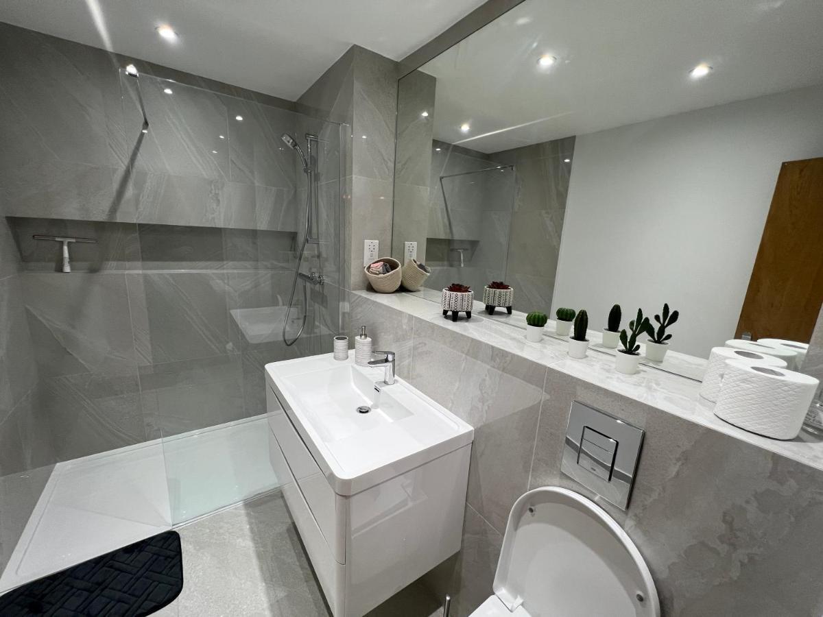 Apartment C5, Spacious 3 Bedroom Flat In Wembley *