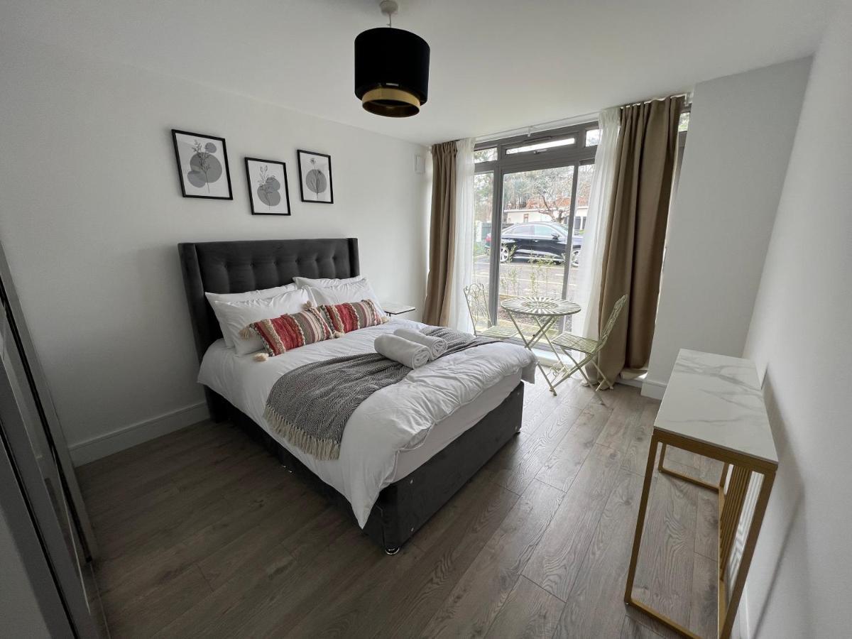 C5, Spacious 3 Bedroom Flat In Wembley * London