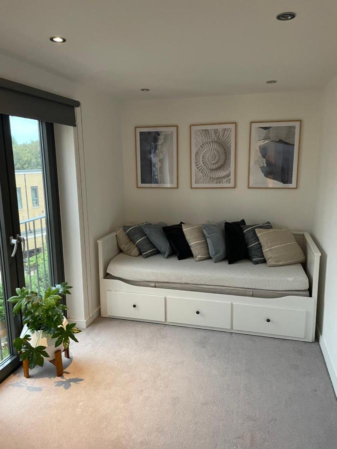 Cosy Bedroom In Luxury Bed & Breakfast London