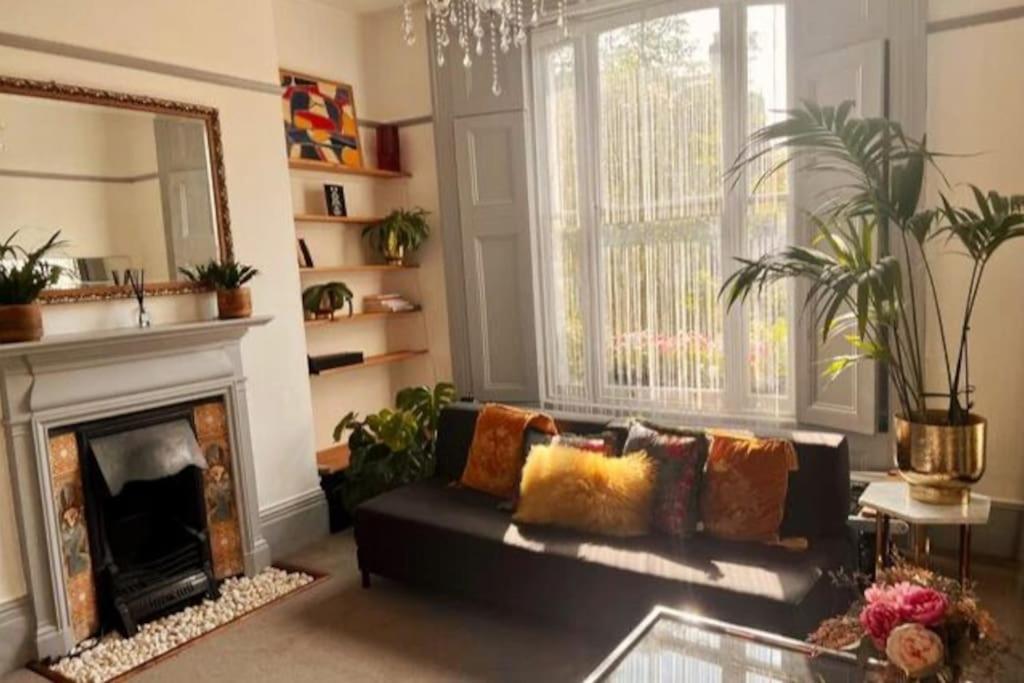 Charming 1 Bed Victorian Flat In Islington Apartment *