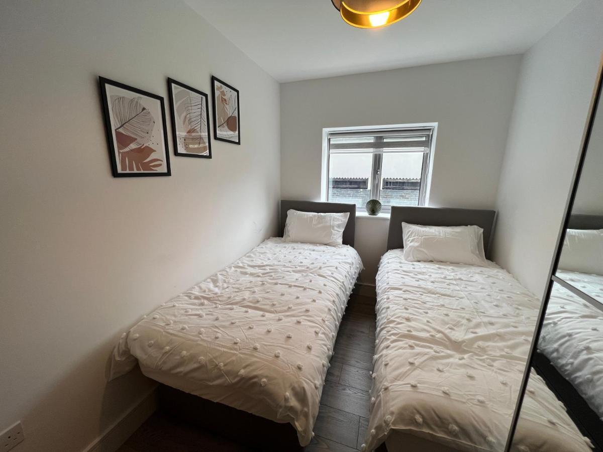 Apartment C5, Spacious 3 Bedroom Flat In Wembley London